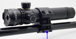 Il mirino laser verde rende la tua arma più potente